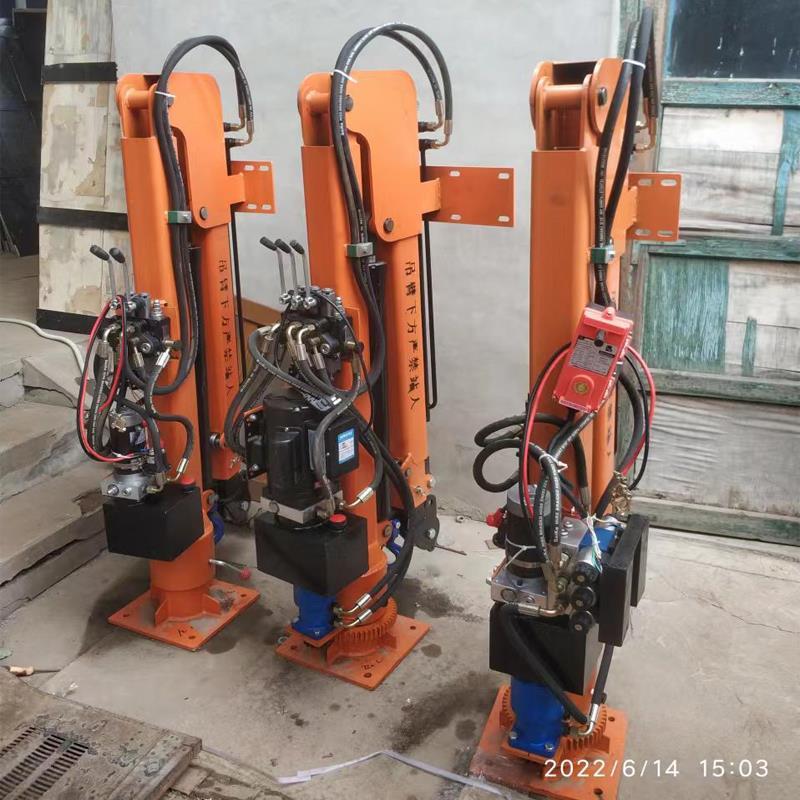 鄂伦春自治旗重汽蓝牌随车吊 3.2吨 国六动力强 液压驱动 农用自卸起重机